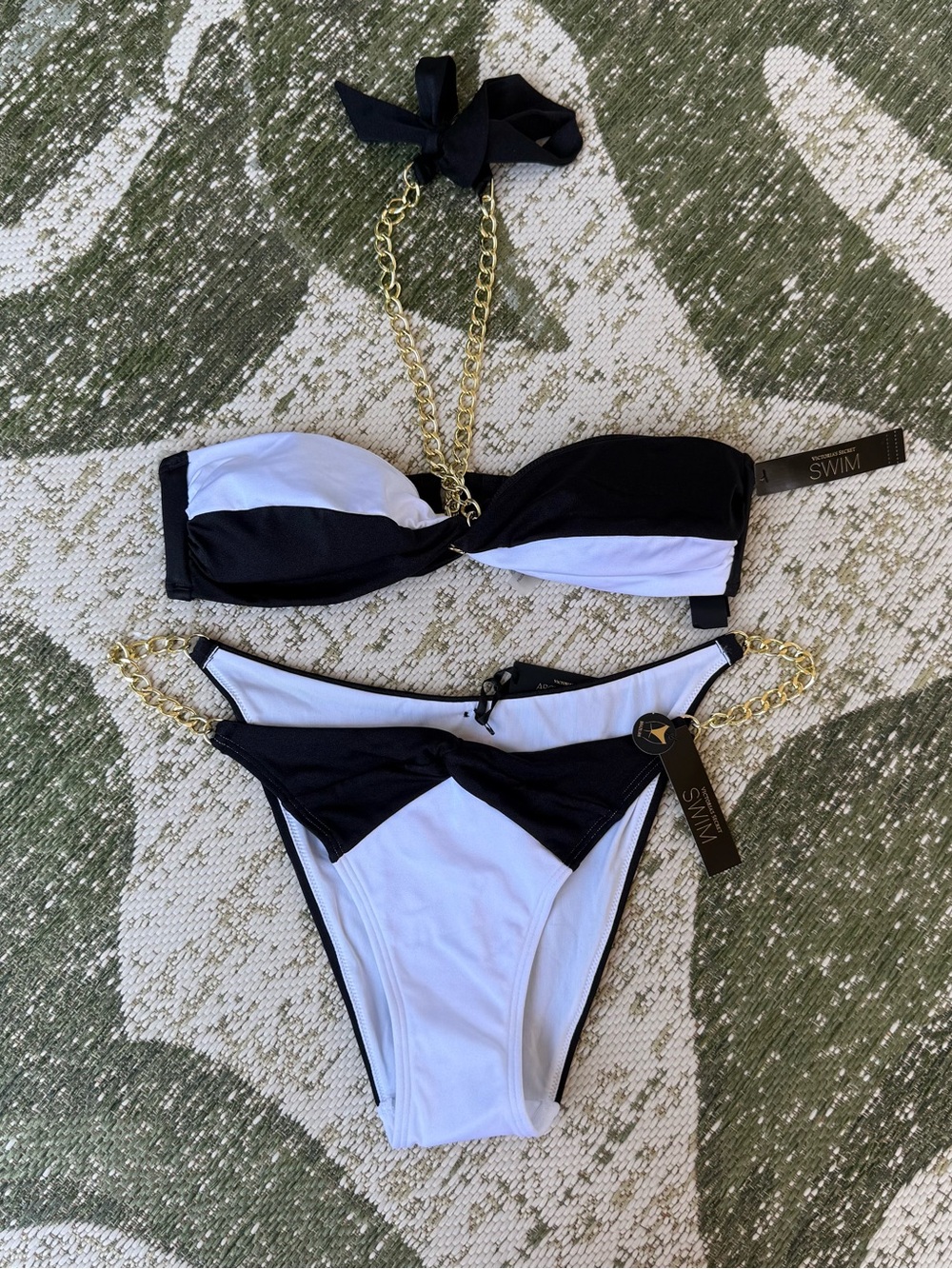 Victoria's Secret Black & White Twist Bandeau Bikini - Picture 5 of 8